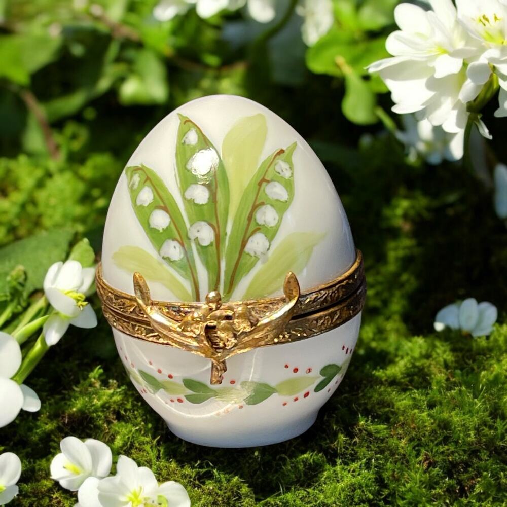 Authentic Limoges Easter Lily Ladybug Trinket Box, Engagement Ring Box, Pillbox